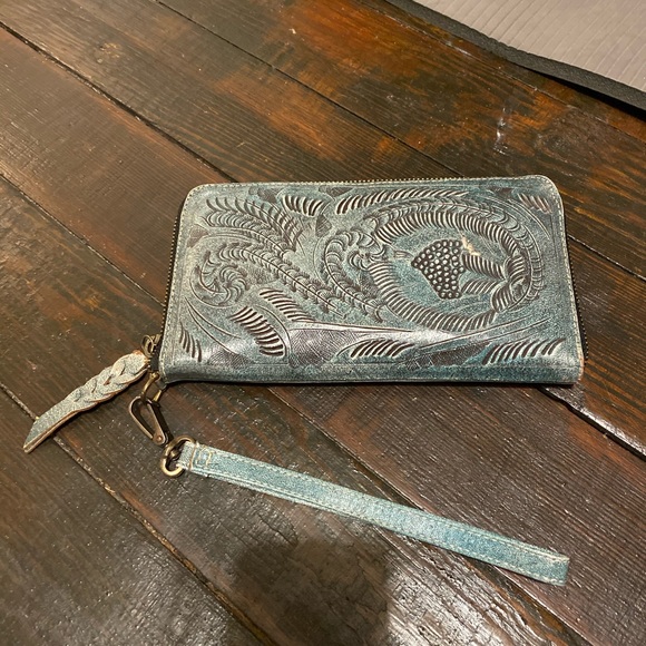 COPY - Tooled Turquoise leather wallet - Picture 1 of 3